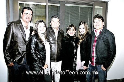 26122010 Gina, Manolo y Ana Cris Mendoza, Jaqui Miranda y Carlos Siller.