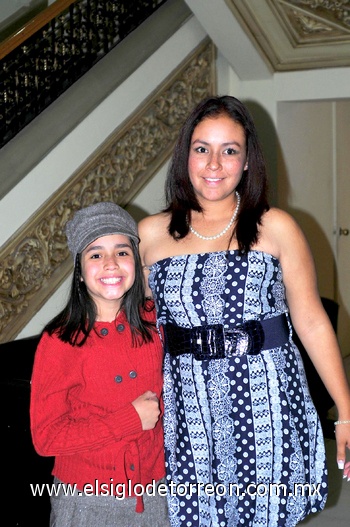 26122010 Cristy Valles Saucedo e Iris Saucedo Orona.