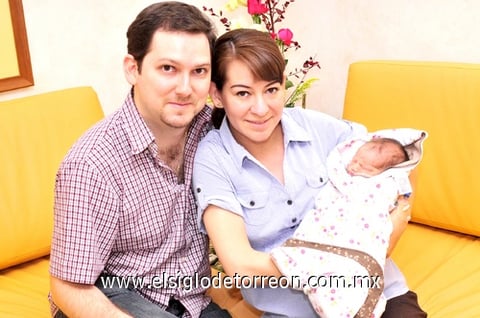 25122010 Jesús Arriaga, Marcela de Arriaga y la pequeña Mari Carmen.