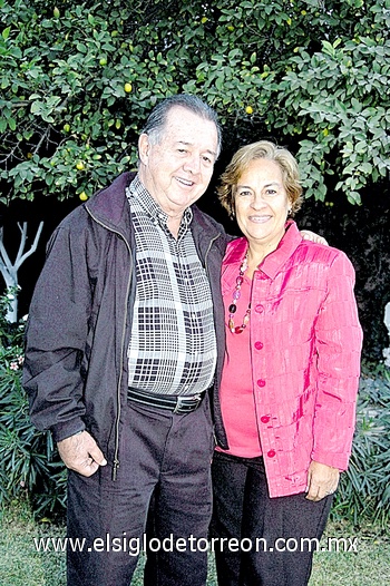 26122010 Gutiérrez el día de su cumpleaños junto a su esposa Lupita Leal de Gutiérrez.