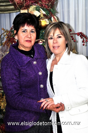 25122010 Olga de González y Cuquis González.