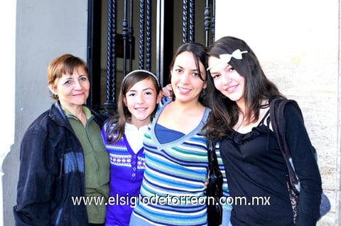 26122010 Gloria Montoya, Lorena Delgado, Claudia Delgado y Valeria Delgado.