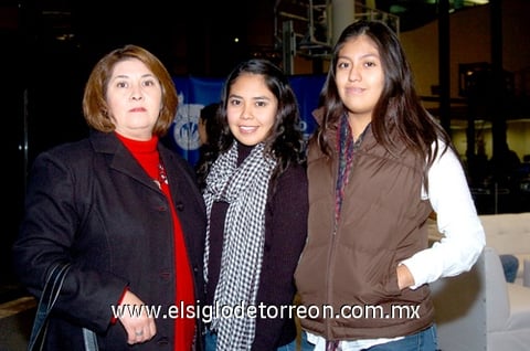 26122010 Iliana de Vargas, Paulina y Luisa Fernanda Vargas.