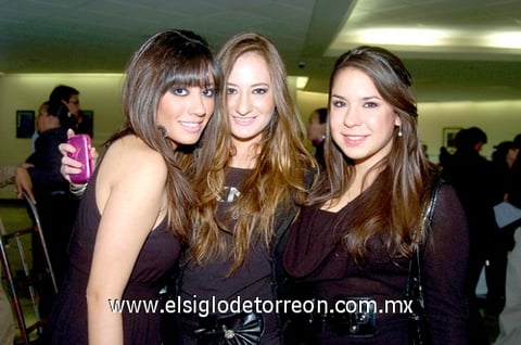 26122010 Stephy Miranda, Jackie Miranda y Melissa Garza.