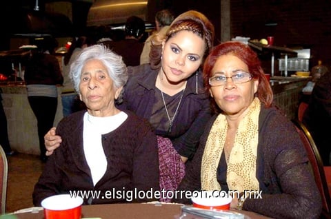 26122010 Conchita Muñoz, Conchita Castro y Roberta Muñoz.