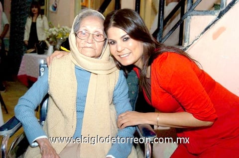 25122010 Carmen Haro y su nieta Janneth Casas.
