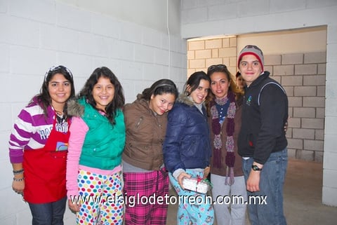 27122010  Andrea, Keila, Marifer, Lorena y Federico.