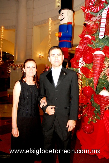 28122010 Adriana de la Peña y Aldo Luna.