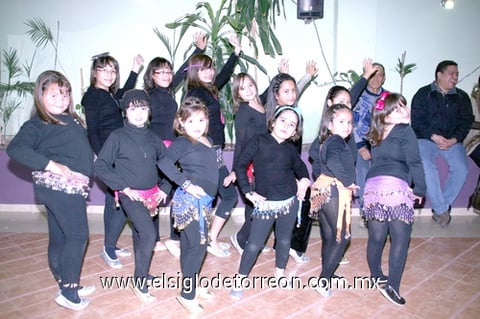 30122010  posada disfrutaron las niñas de conocida academia de baile.