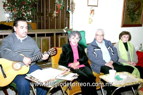 31122010 Humberto, Gloria, Carlos y Rebeca.