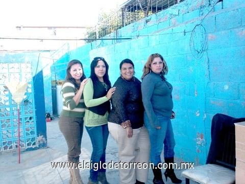 31122010 July, Sandra, Norma y Cristy.