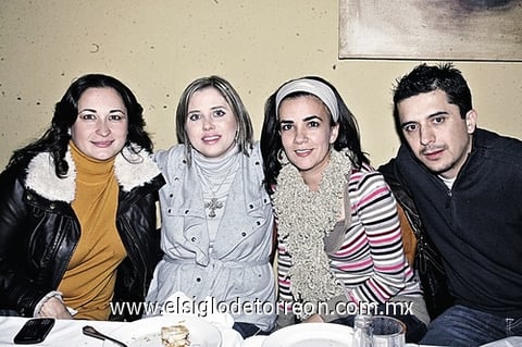 Maru, Keta, Cynthia y Víctor.