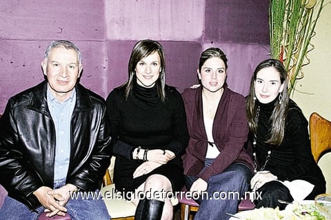 Maklouf, Mariana, Mily y Meche.