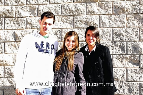Rodrigo, Isabel y Astrid.