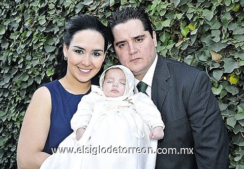 Maximiliano Piedras Anaya recibió el Sacramento del Bautismo y lo acompañaron sus papás Ana Isabel Anaya y Alejandro Piedras.