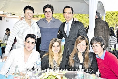 Los primos Anaya: Andrés, Ana Paula, Sonia María, Memo, Gustavo, Ricardo y Agustín.