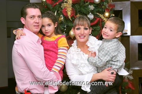 Francisco, Ana Paula, Lorena y Francisco.