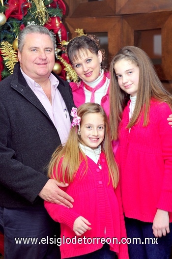 Luis, Rocío, Mary Sofi y Bárbara. .