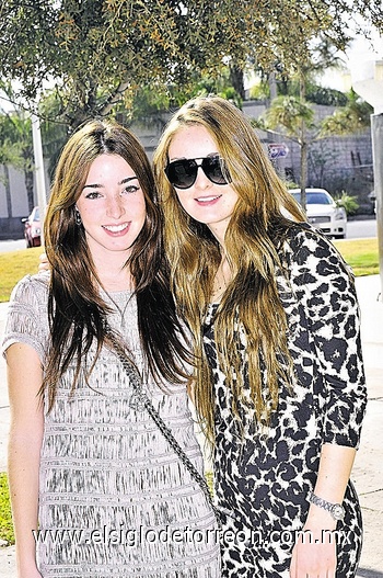 Andrea Espada y Paulina Teele.