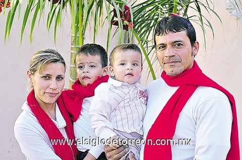 Mayela, Roberto, Ángel y Jesús Omar.