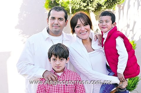 Jorge, Hilda, Emilio y Jorge.