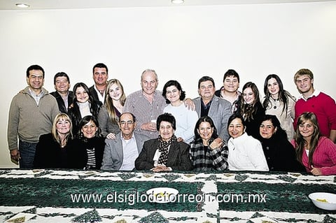Alegre posada fue la que organizó la familia Núñez, donde se reunieron cada uno de sus integrantes para festejar la Navidad y brindarse los mejores deseos para el año 2011.