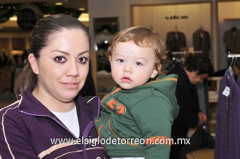 02012011 Martínez con su hijo Ricky Mireles.
