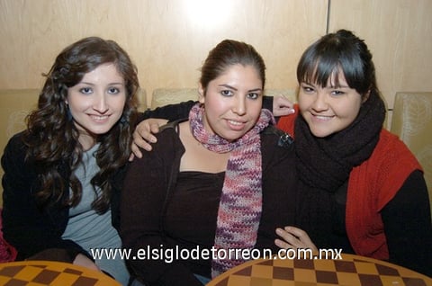02012011 Fanie Ramos, Karla Núñez y Carolina Martínez.