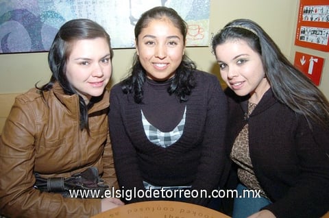 02012011 Myriam Fuentes, Maricarmen Navarro y Alma Ramírez.