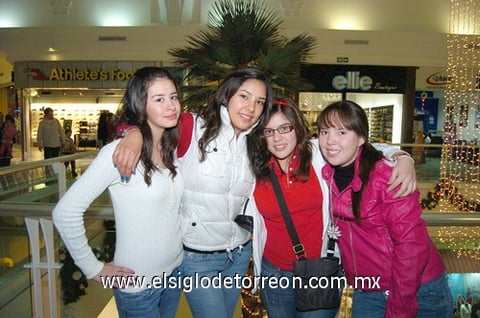 02012011  Karen, Esperanza e Isabel.