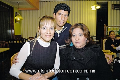02012011 Beatriz Adriana García, Beatriz Guadalupe Quiñones y René Padilla.