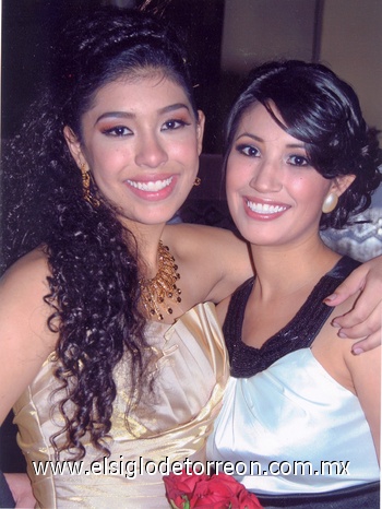 02012011 Karla Citlali Alvarado Carrillo acompañada de Sara Isabel Rodríguez Alavarado.