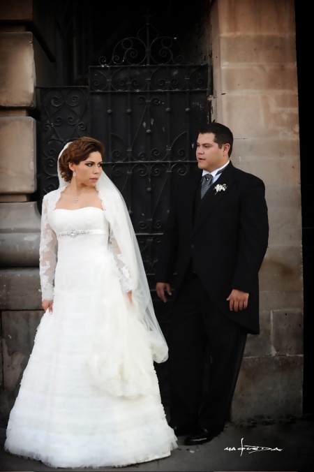 Srita. Cecilia María Villalobos Becerra y Sr. Ricardo Castro Urbina recibieron el Sacramento del Matrimonio el 18 de diciembre de 2010 en la capilla de la Virgen de María de la Medalla Milagrosa. Ellos son hijos de los señores; Ignacio Villalobos Limón y Yolanda C. Becerra de Villalobos; J. Ricardo Castro Sánchez y María Patricia Urbina de Castro.-

Maqueda Fotografía