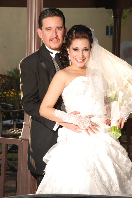 Srita. Karla Castañeda Diosdado y Sr. David Navarro Rodríguez unieron sus vidas en el Sacramento del Matrimonio en la iglesia de La Sagrada Familia el 11 de diciembre de 2010. Los acompañaron sus papás señores; Ing. Carlos E. Castañeda Martínez y Luz María Diosdado de Castañeda; David Navarro García e Isabel Rodríguez de Navarro.- 

Aldaba & Diana Fotografía