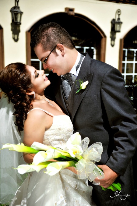 Mónica Azeneth y Jesús contrajeron nupcias el 23 de octubre de 2010. 

Estudio Érick Sotomayor