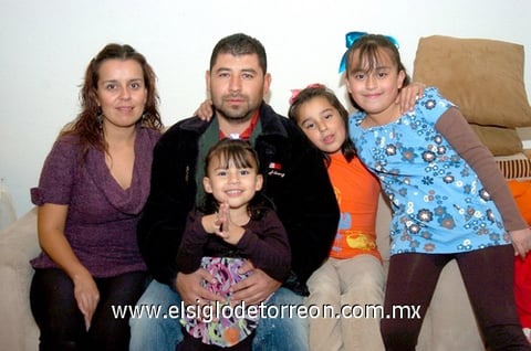 03012011 Frida fue festejada en su cuarto cumpleaños por sus papás Ruth y Jesús, así como por sus hermanitas Ana y Marifer.