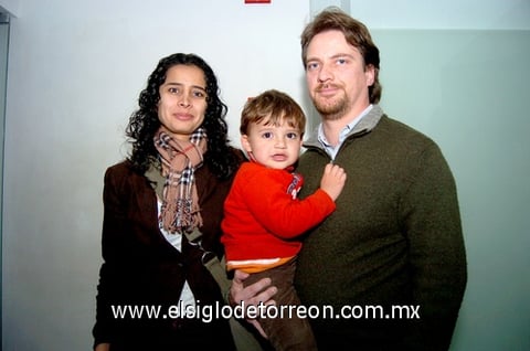03012011 Nelly Palafox,Pablo García Palafox y Édgar Valencia.