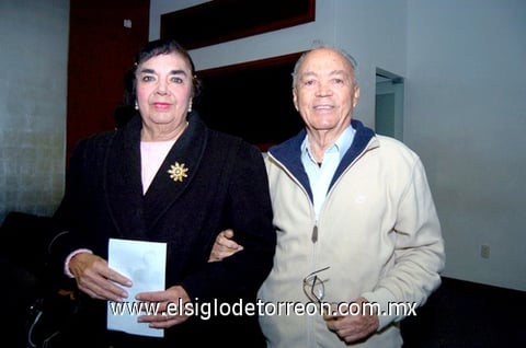 03012011 María de los Ángeles y Modesto Garza.