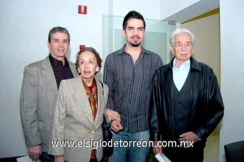 03012011 Sergio Valdés, Carolina Díaz-Vélez de Valdés, Sergio Valdés Díaz-Vélez y don Ramiro Valdés Cortés.