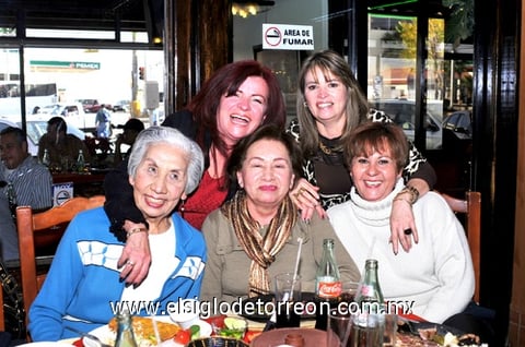 04012011 Dolores Miranda, Sanjuis, Sylvia Salazar, Abigaíl Ortiz y Paty Rivera.