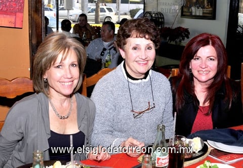 04012011 Gaby Dávalos, Julieta Faz y Abigaíl Ortiz.