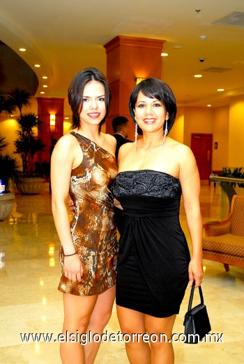 05012011 Diana Roca Sandoval y Gloria de Sandoval.