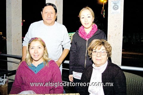 05012011 Pablo Rodríguez, Patricia Reyes, Paola Rodríguez y Patty Rodríguez.