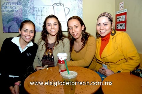07012011 Castillo, Elisa García, Efi Gallegos y Ana Pau Barocio.