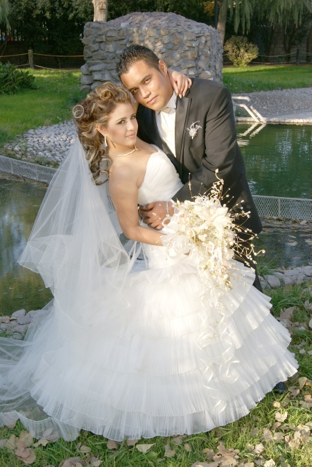 Boda de Luis Alonso y Karla Janeth, el 18 de diciembre de 2010, la ceremonia religiosa fue en la iglesia de Todos Los Santos.