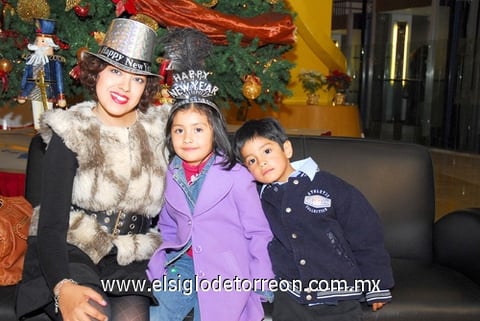 06012011 Nubia, Fernanda y Leonardo Carrillo.