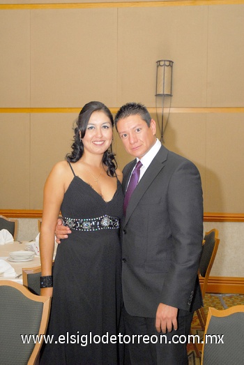 06012011  Badiha Farachala y Armando Lucero.
