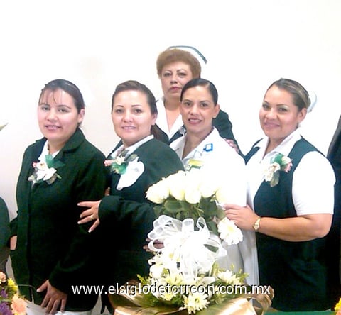 09012011  el Día de la Enfermera estuvieron Victoria de León, Ana Ruth, July Moreno, Consuelo Dera y Alma Rodríguez.