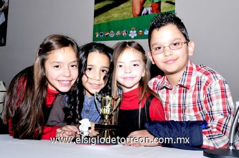 09012011  Borgetti, Allison Bravo, Mónica Borgetti  y Marcelo Bravo.