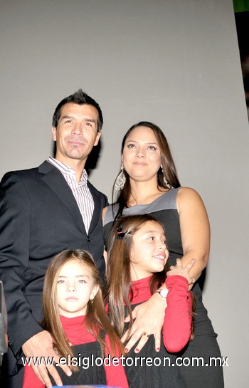 09012011 Jared, Mónica, Mónica y Aixa.